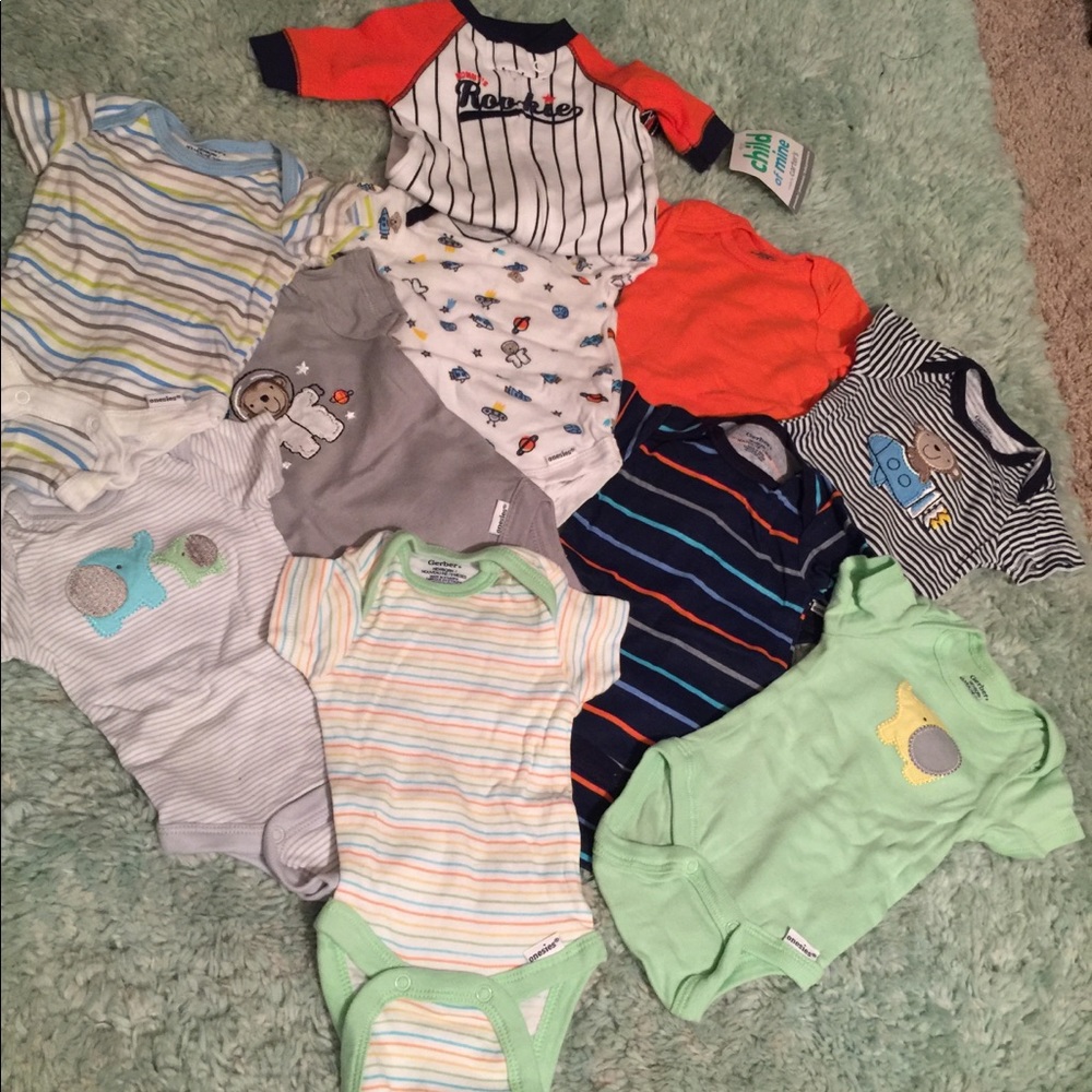 10 New born onesies ✨